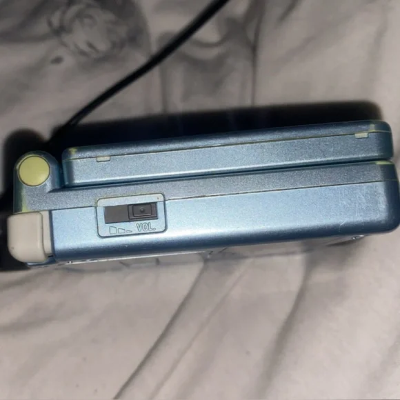 Nintendo Game Boy Advance SP - Metallic Blue - Picture 2 of 6